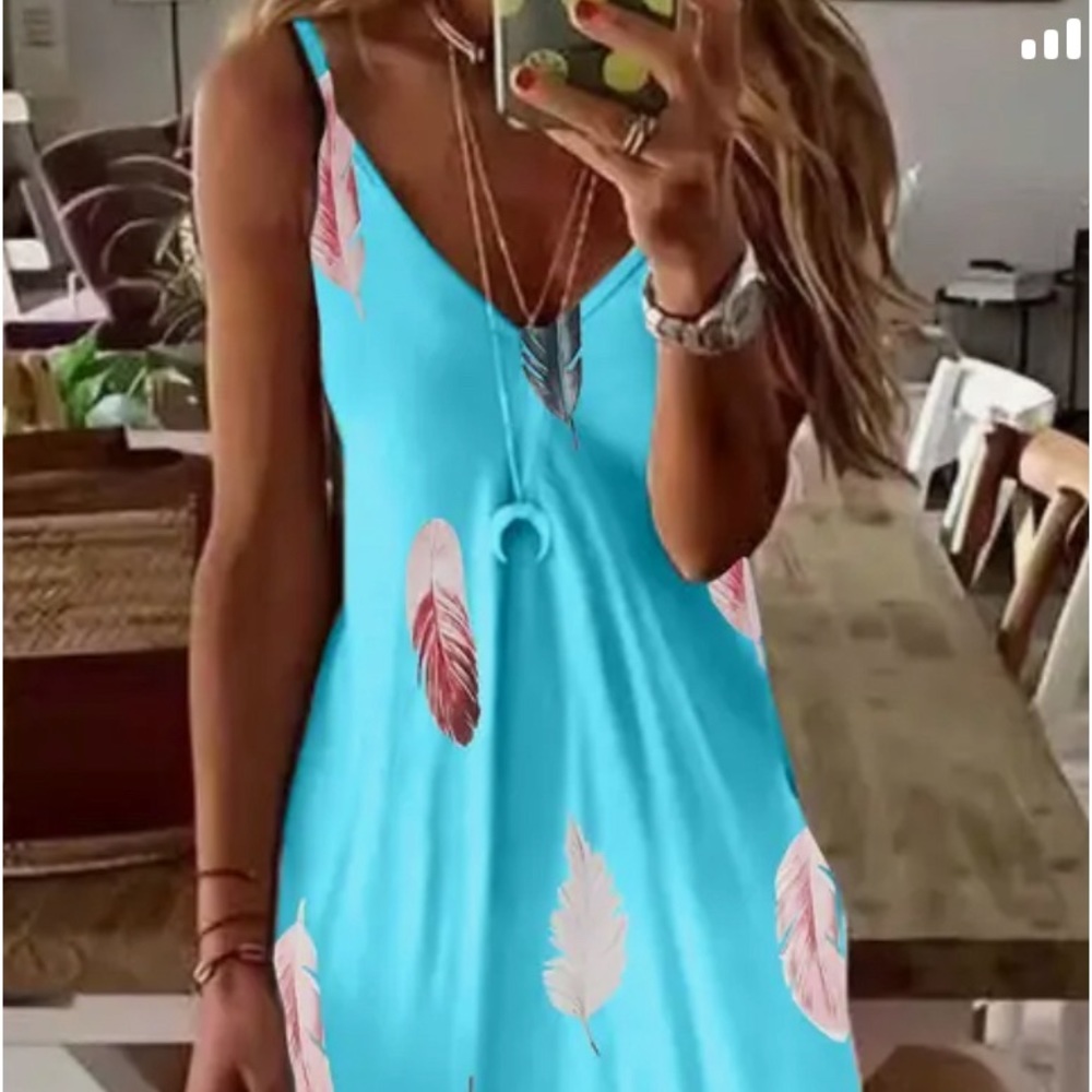 Beautiful blue maxi dress 👗 boutique dress NWOT adorned with feather print.